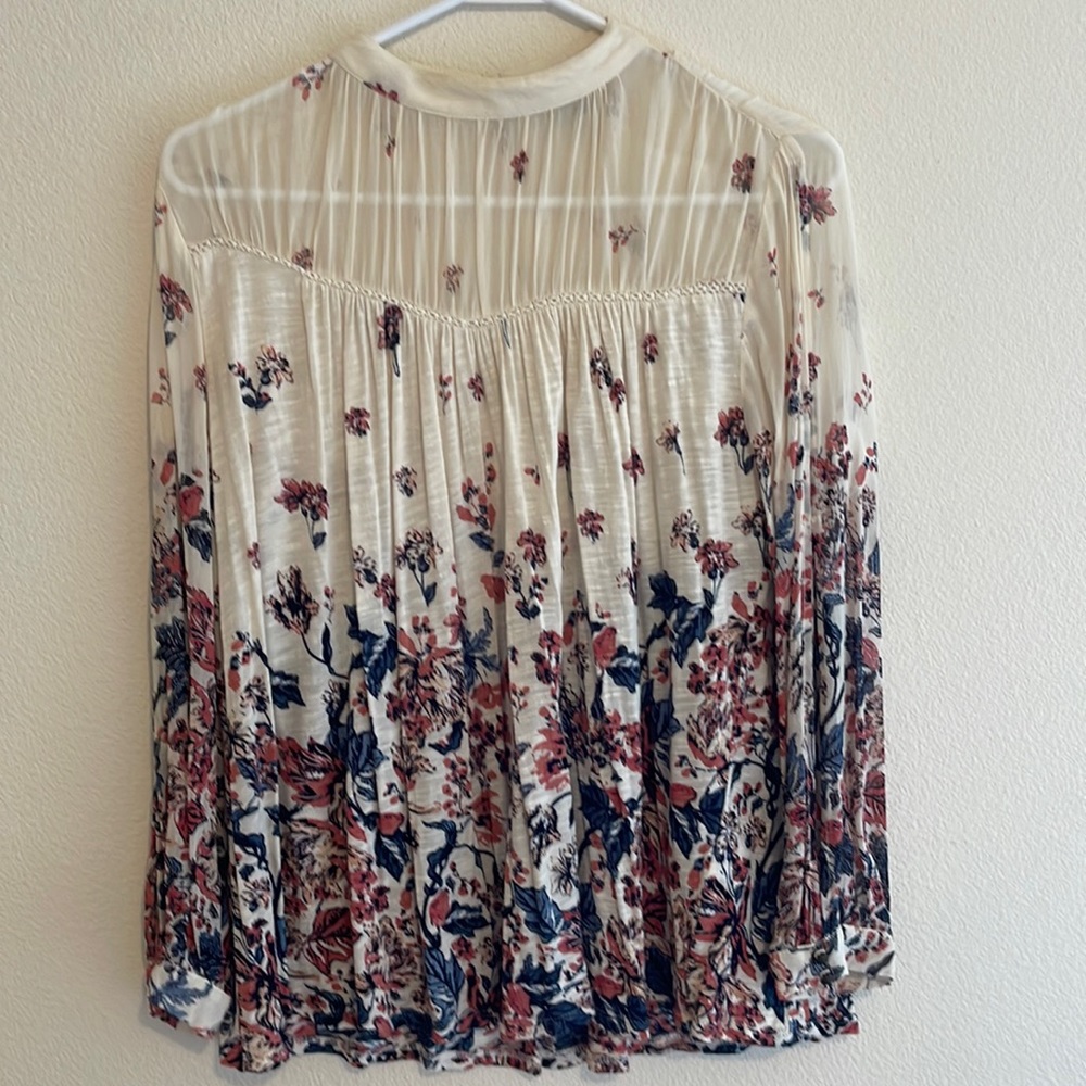 LUCKY BRAND floral blouse with slits in sleeves size M